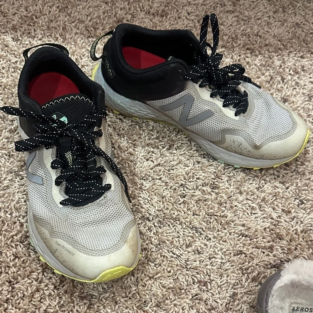 New Balance women Black and Gray Sneakers size 9